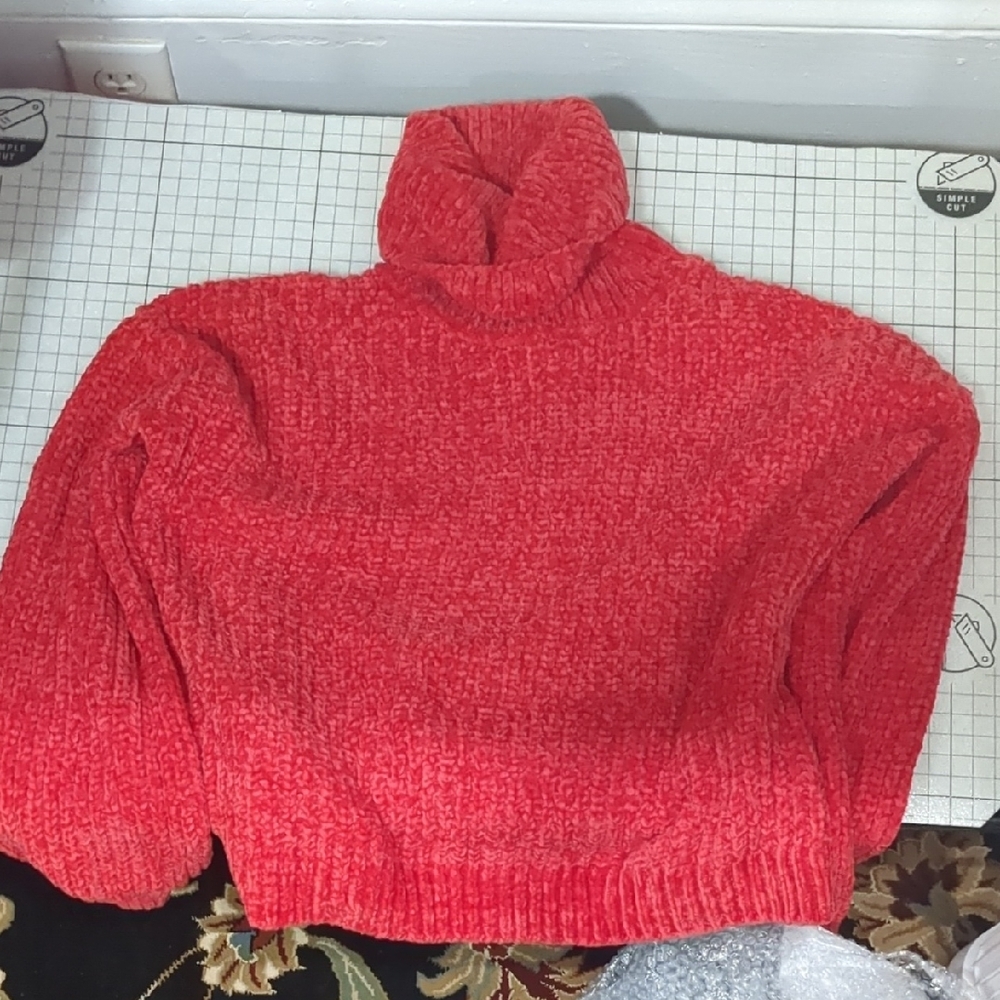 Pink rose cropped turtle Neck